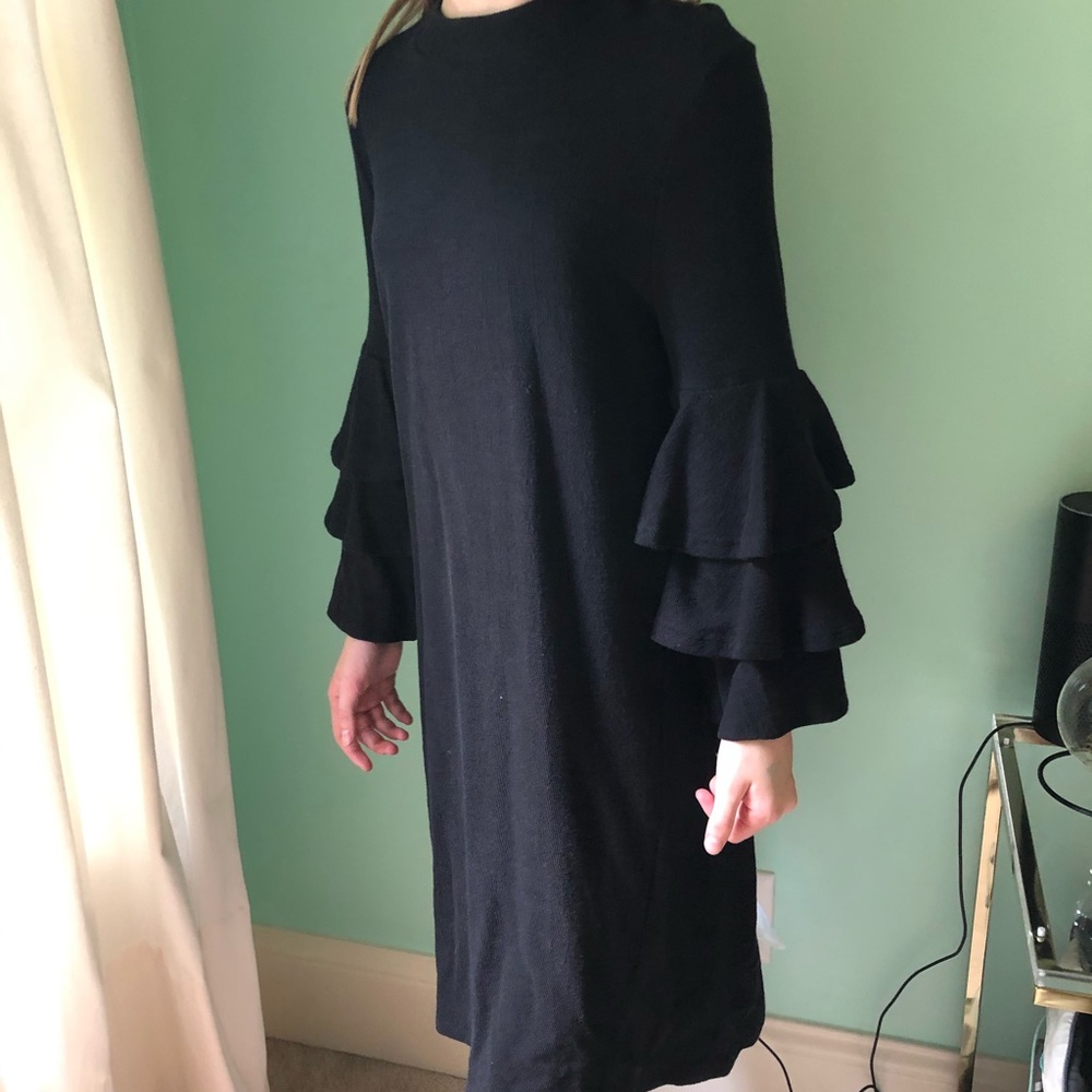 **LOOKS BIGGER THAN IT IS! cute knit dress!